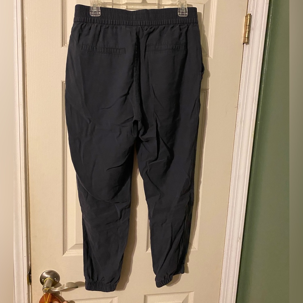 Old Navy size medium navy Jogger Pants with front pockets.  90% rayon 10% poly - Picture 6 of 9